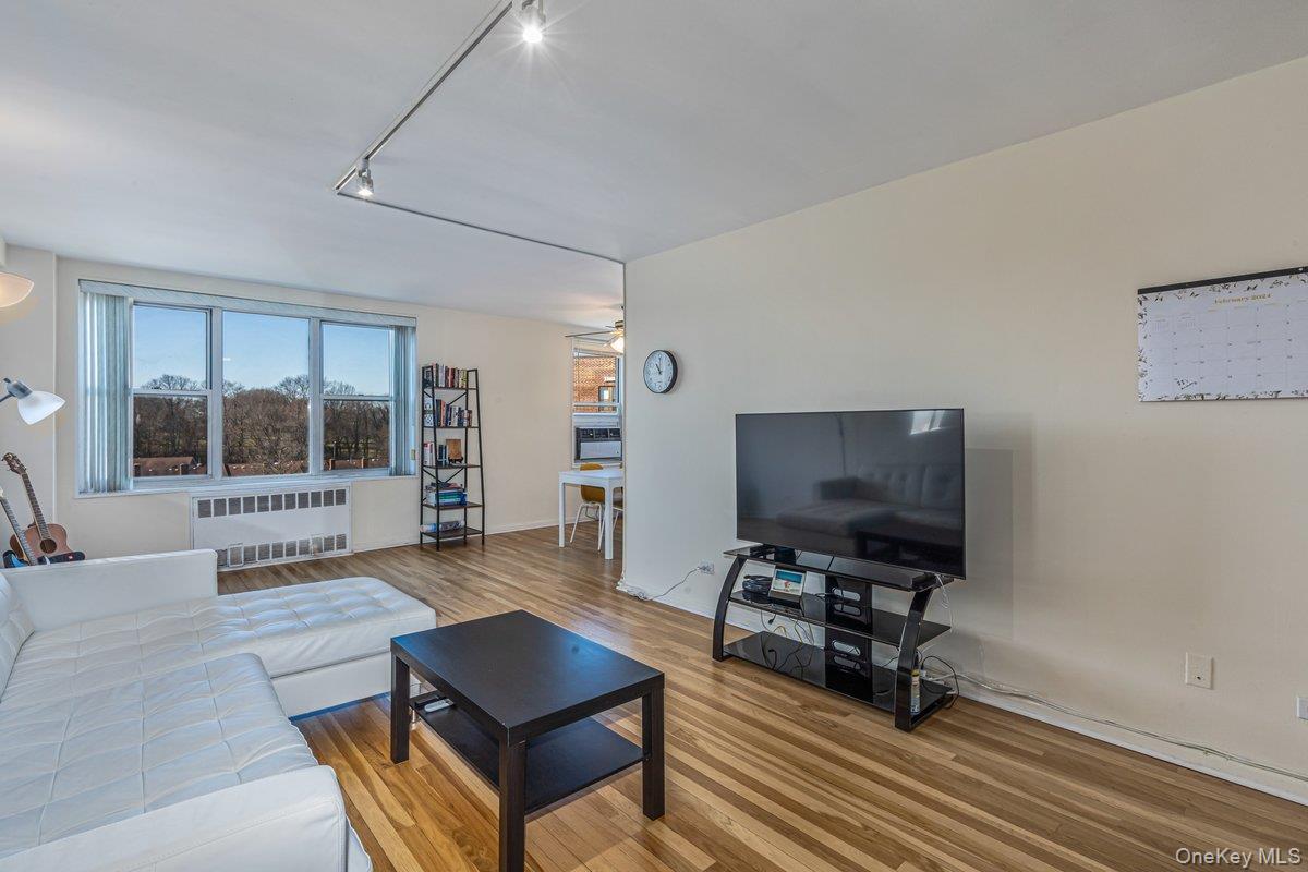 #5 photo, 18-50 211 Street, 뉴욕퀸즈 Bayside , NY 11360