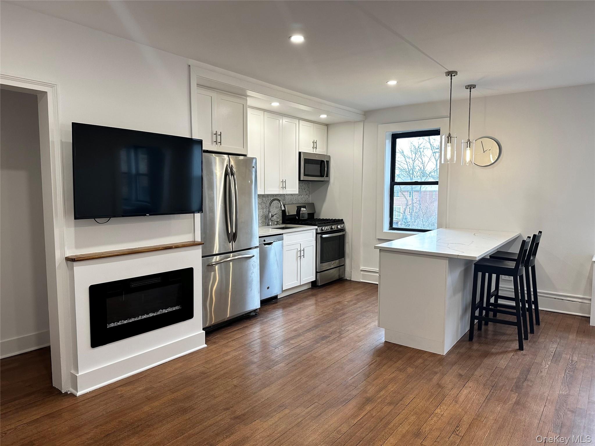 #4 photo, 4810 Boston Post Road, Pelham , NY 10803