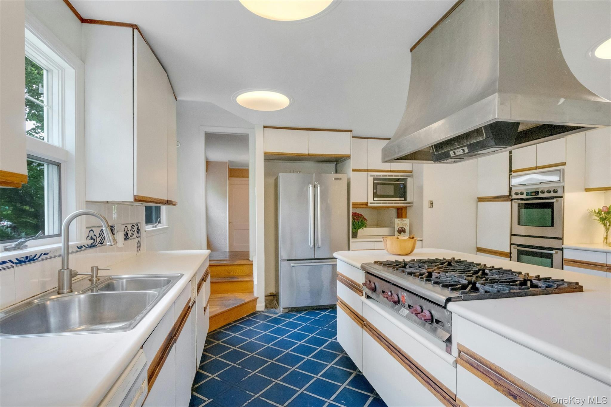 #13 photo, 145 Cliff Avenue, Pelham , NY 10803