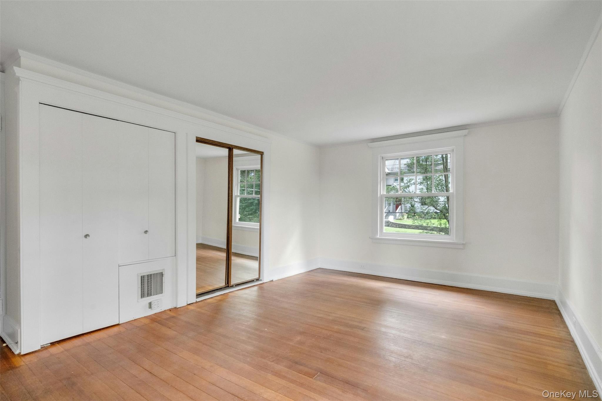 #16 photo, 145 Cliff Avenue, Pelham , NY 10803