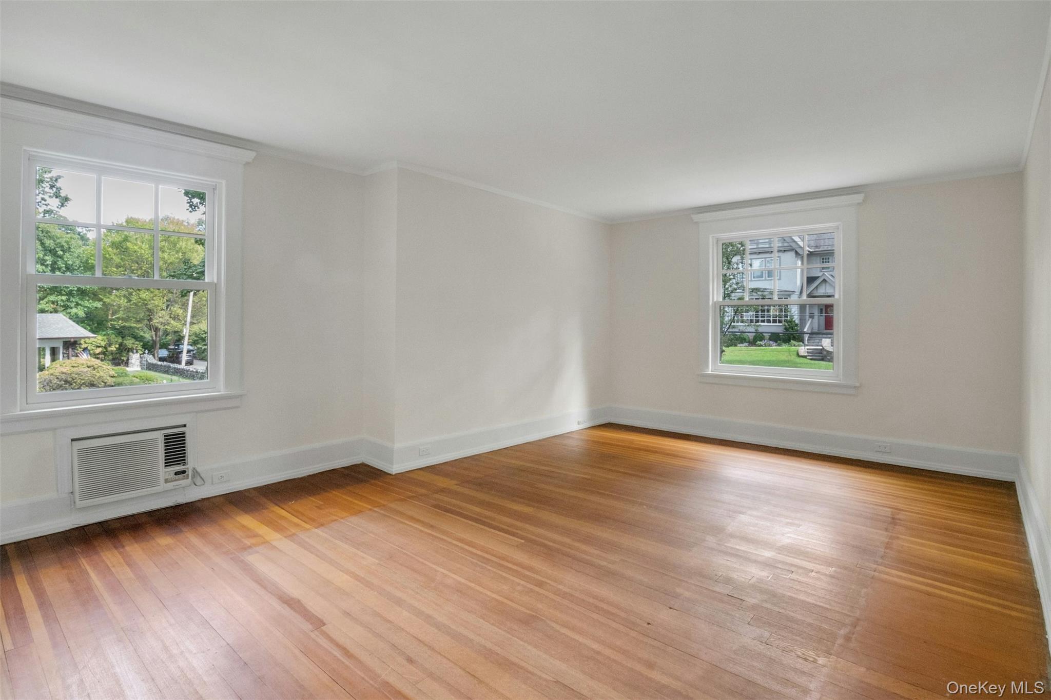 #19 photo, 145 Cliff Avenue, Pelham , NY 10803