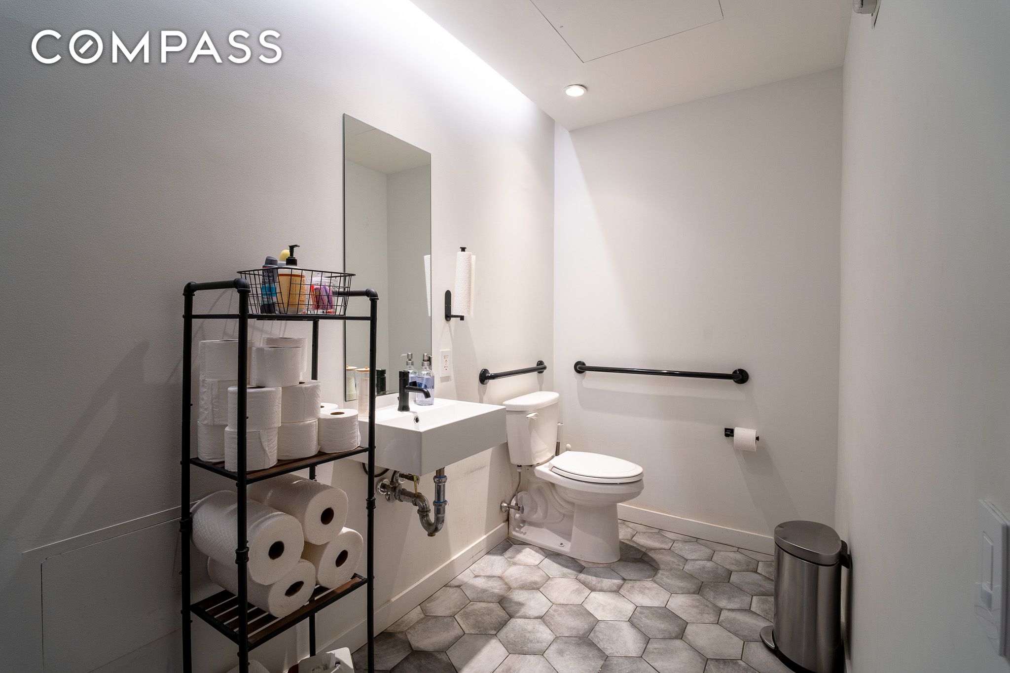 #12 photo, 85 5th Avenue, Flatiron , NY 10003