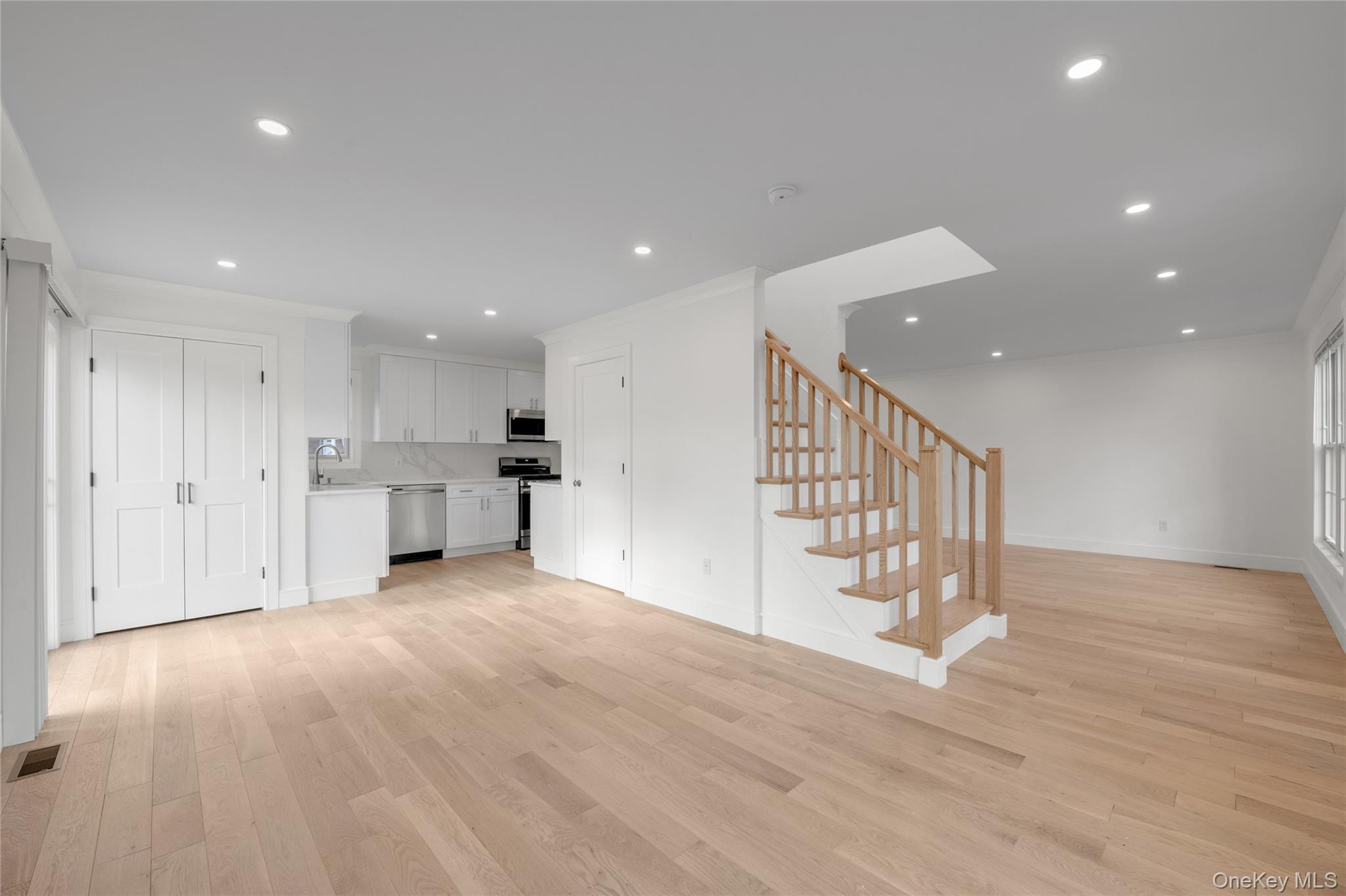 #13 photo, One Manhasset Avenue, Port Washington , NY 11050