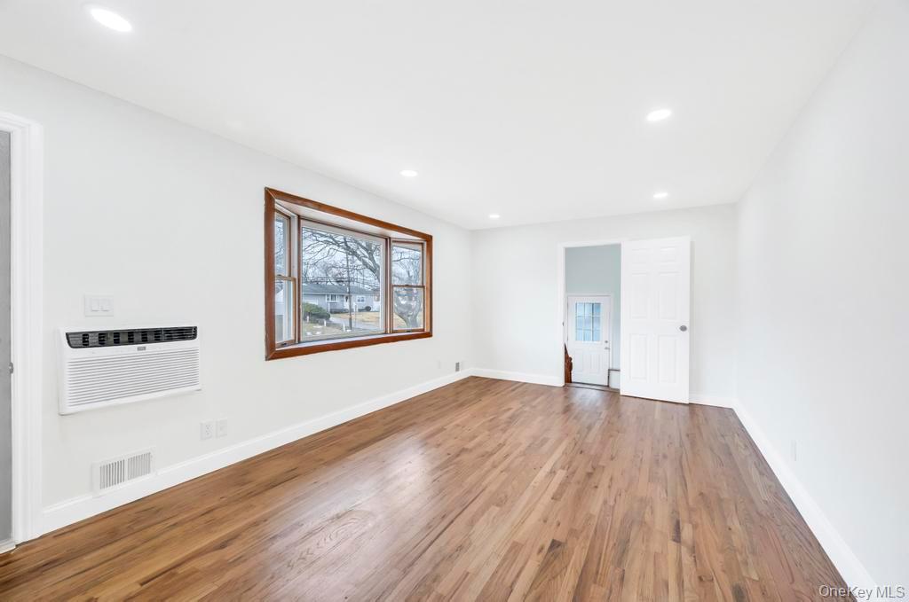 #4 photo, 169 Dovecote Lane, Central Islip , NY 11722