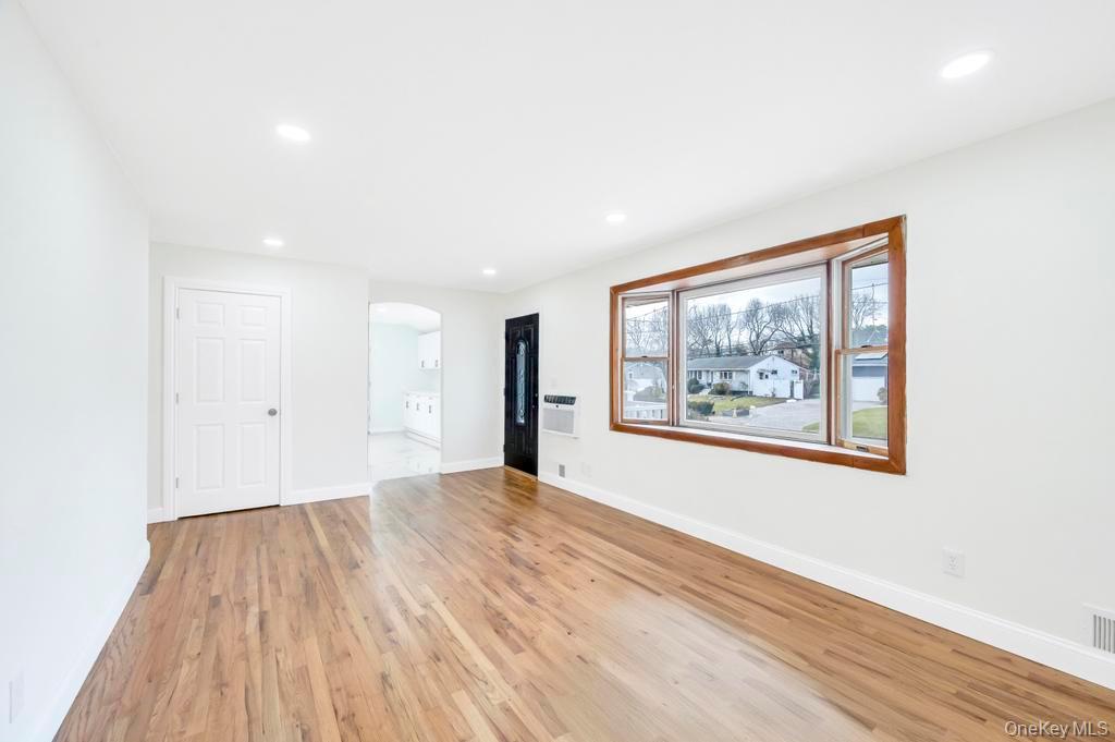 #5 photo, 169 Dovecote Lane, Central Islip , NY 11722