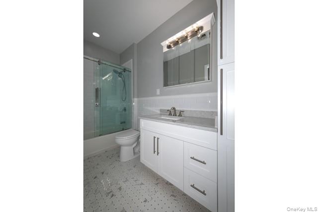 #12 photo, 1 Charles Pond Drive, Coram , NY 11727