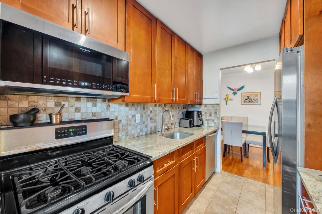 #11 photo, 196-72 69th Ave, Fresh Meadows , NY 11365