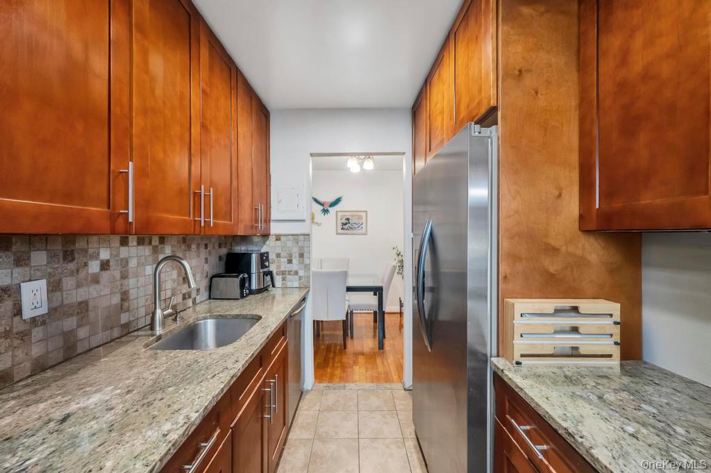 #12 photo, 196-72 69th Ave, Fresh Meadows , NY 11365