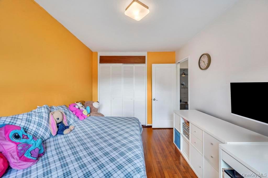 #15 photo, 196-72 69th Ave, Fresh Meadows , NY 11365