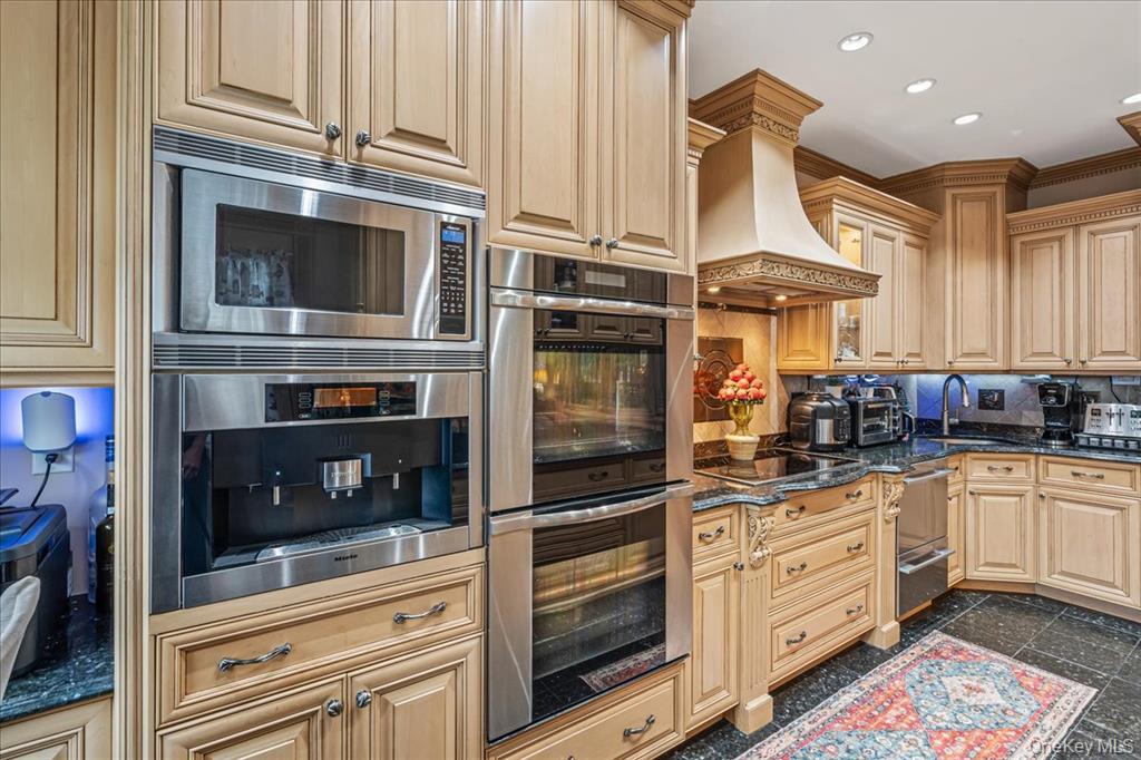 #10 photo, 264-47 Grand Central Parkway, Flushing , NY 11362