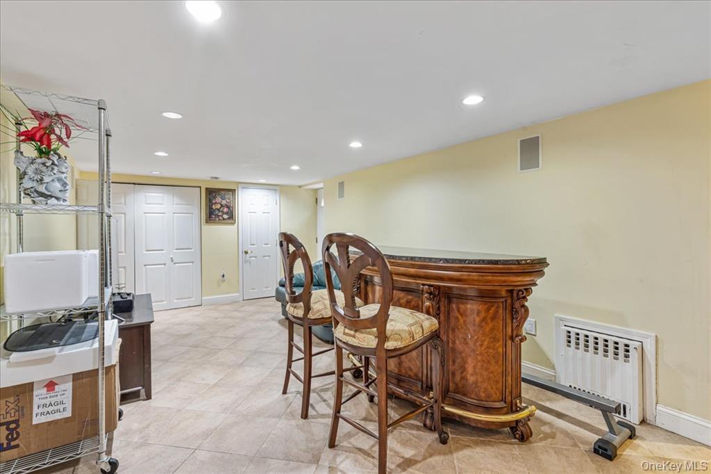 #20 photo, 264-47 Grand Central Parkway, Flushing , NY 11362