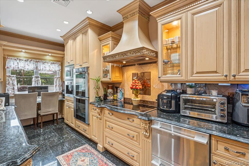 #9 photo, 264-47 Grand Central Parkway, Flushing , NY 11362