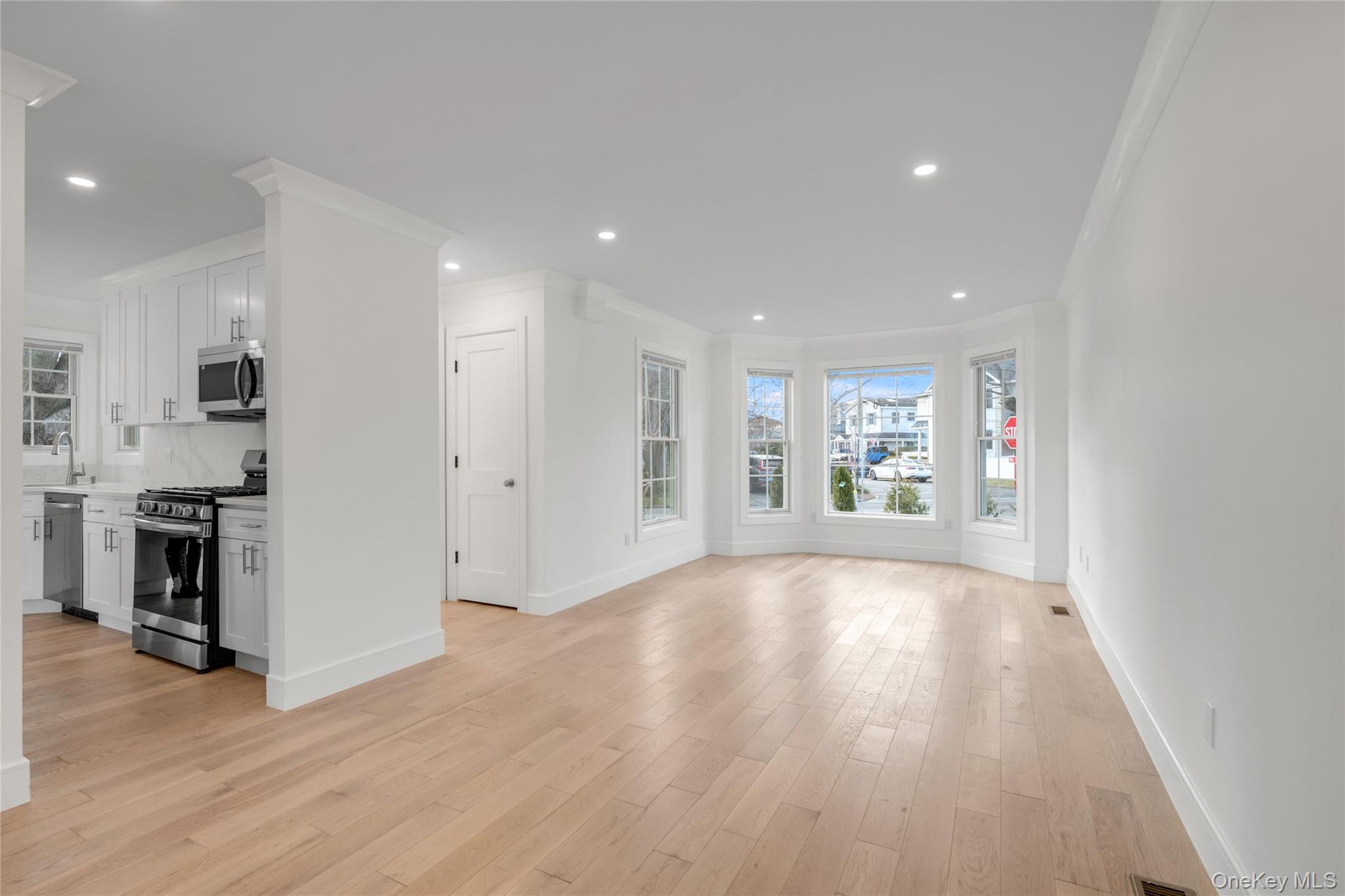 #5 photo, One Manhasset Avenue, Port Washington , NY 11050