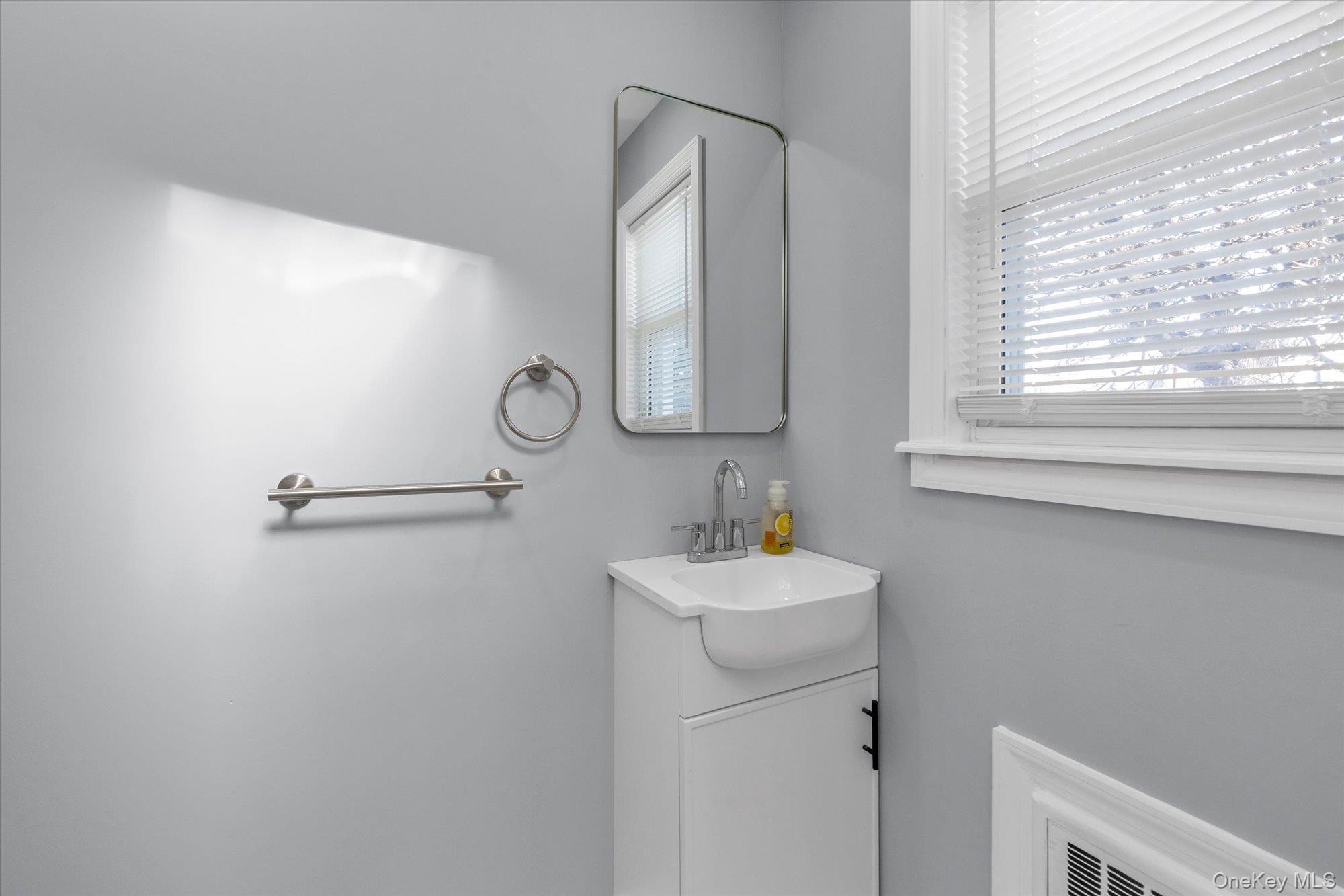 #11 photo, 246 Wellington Road, Mineola , NY 11501