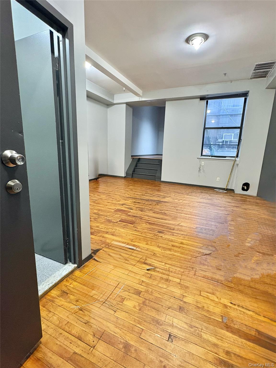 #4 photo, 2525 Borden Ave, Long Island City , NY 11101