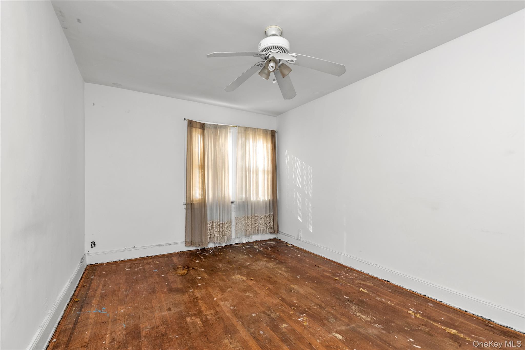 #14 photo, 141 05 59th Avenue, Flushing , NY 11355