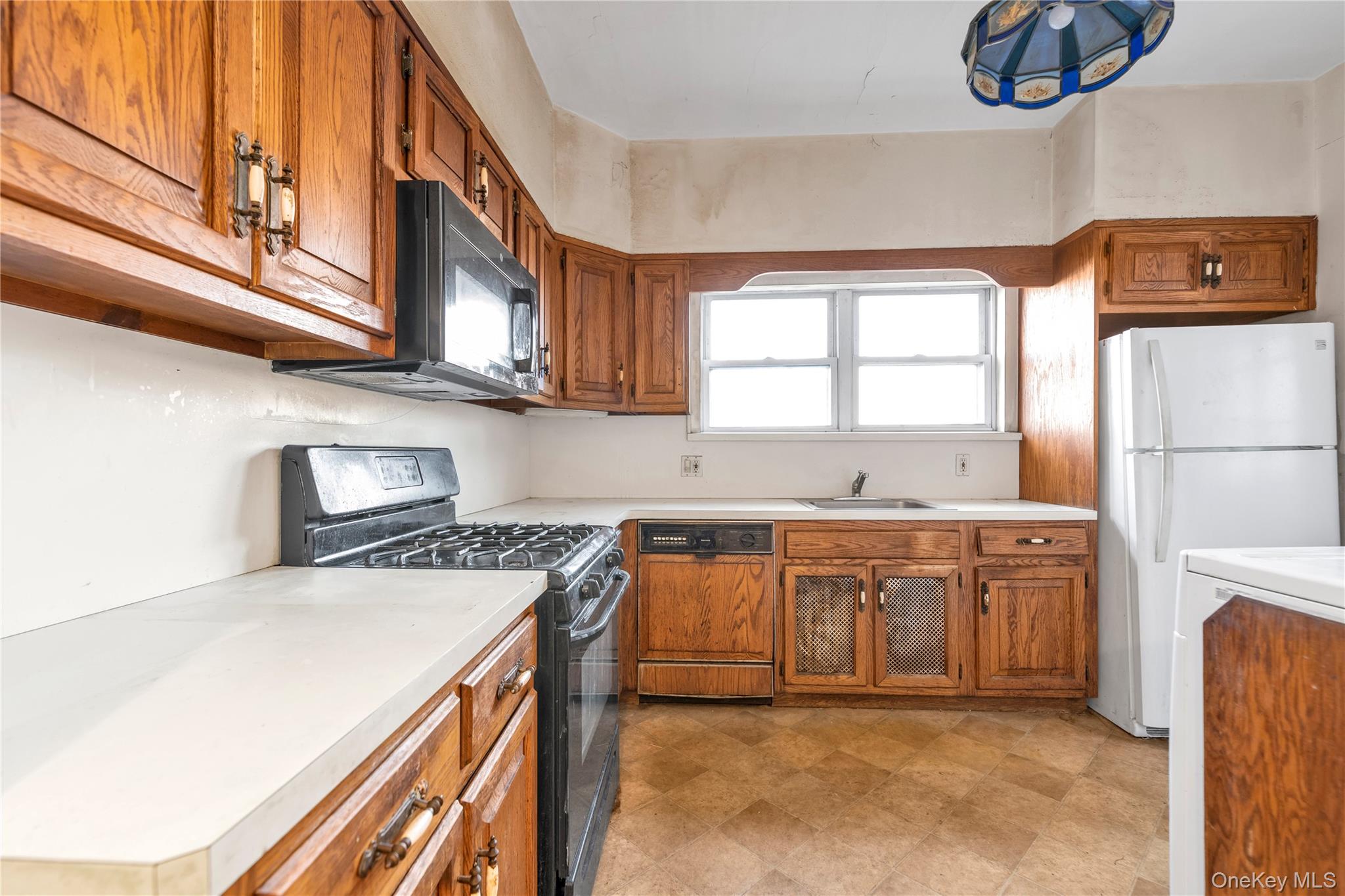 #8 photo, 141 05 59th Avenue, Flushing , NY 11355