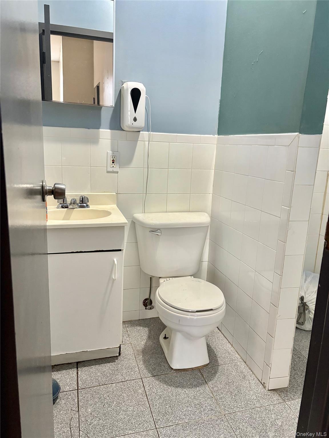 #2 photo, 2525 Borden Ave, Long Island City , NY 11101