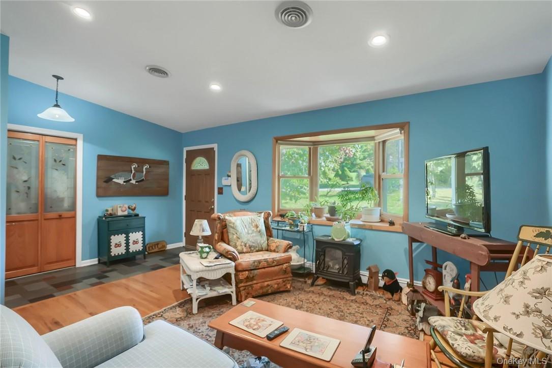 #8 photo, 16 Hamilton Drive, Hopewell Junction , NY 12533