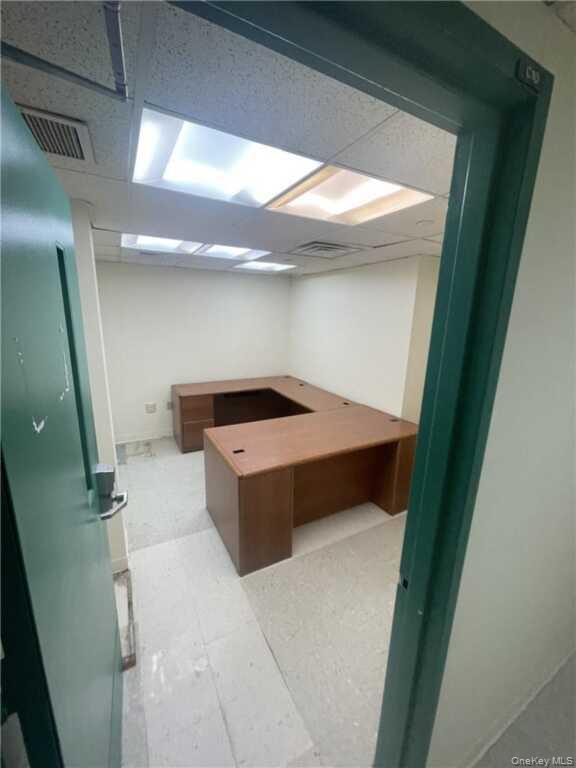 #10 photo, 1055 E Tremont Avenue, Bronx , NY 10460