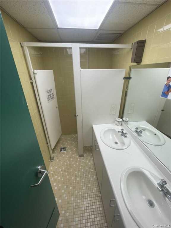 #6 photo, 1055 E Tremont Avenue, Bronx , NY 10460