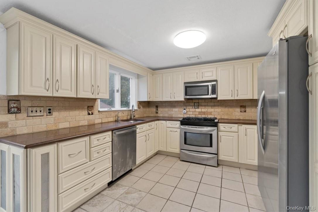 #4 photo, 1467 Goshen Turnpike, Middletown , NY 10941