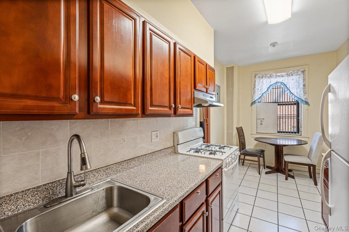 #4 photo, 155-17 Sanford Ave, Flushing , NY 11355