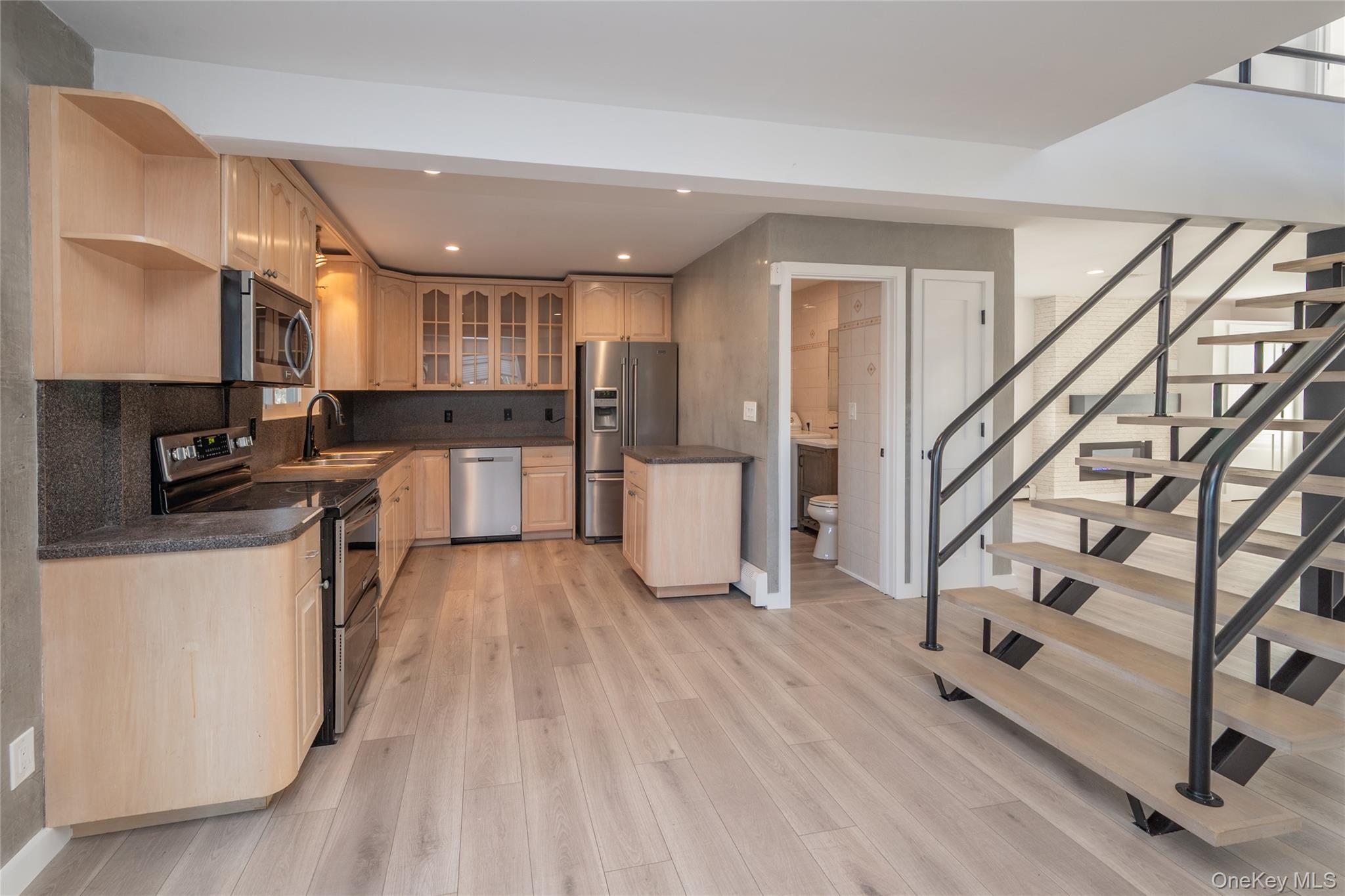 #18 photo, 15 Roneck Court, Shirley , NY 11967