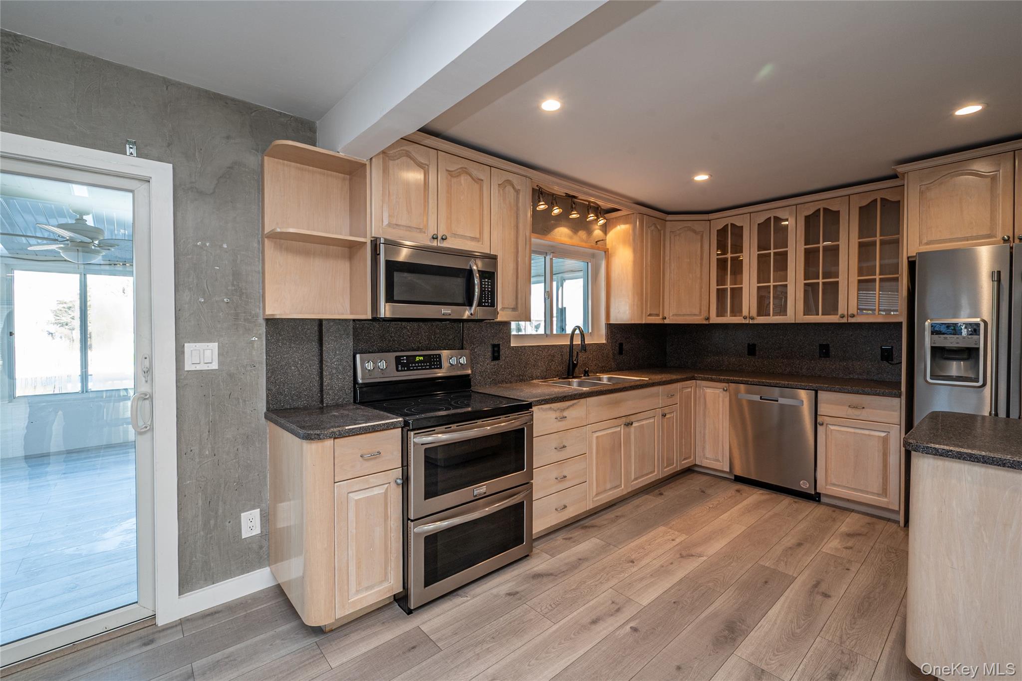 #20 photo, 15 Roneck Court, Shirley , NY 11967