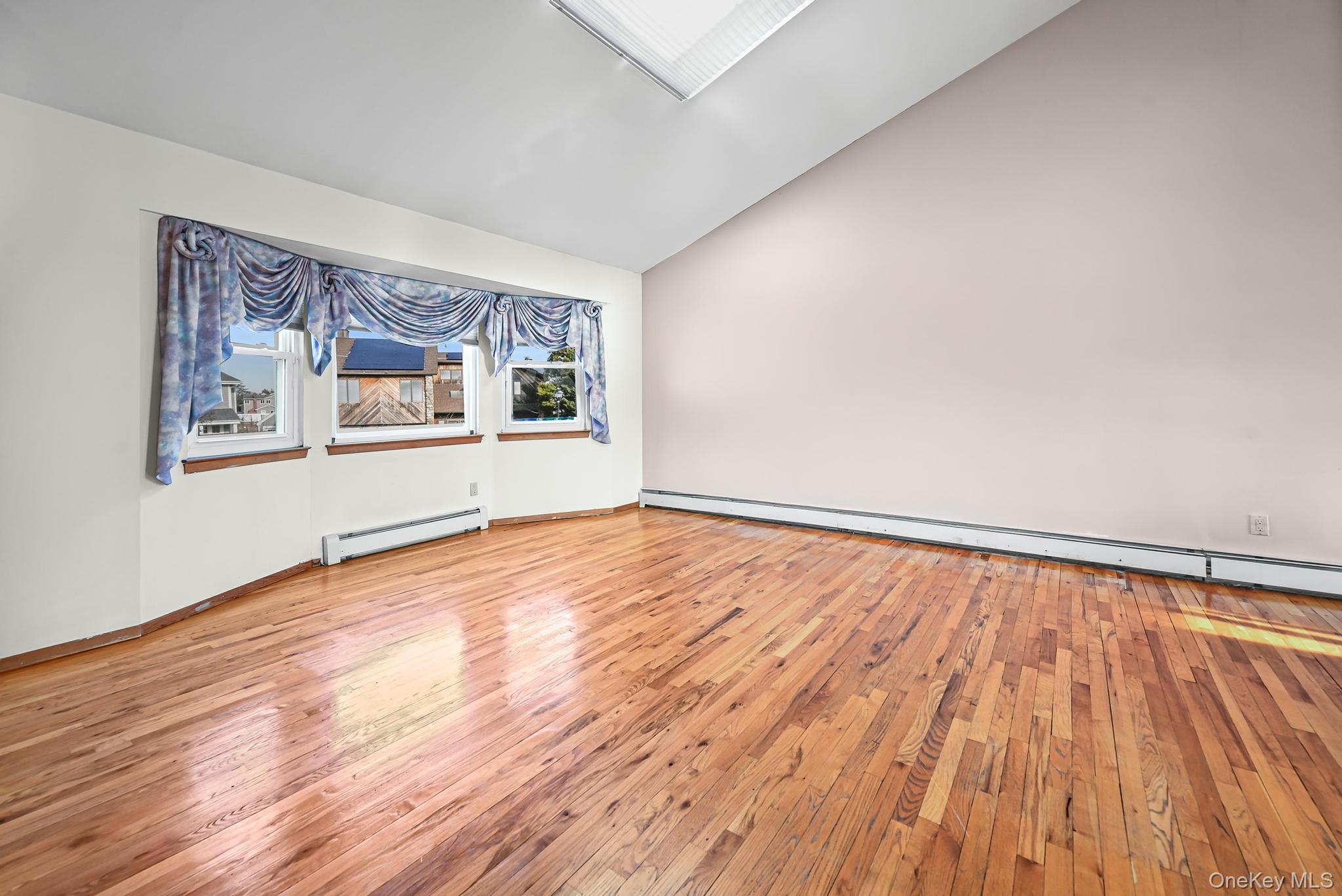 #4 photo, 4068 Darby Lane, Seaford , NY 11783