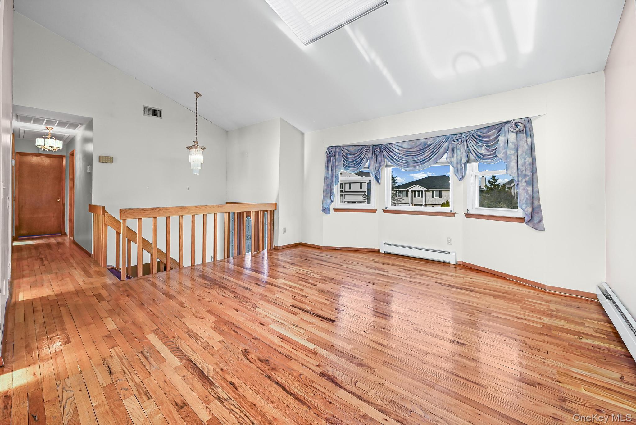 #5 photo, 4068 Darby Lane, Seaford , NY 11783