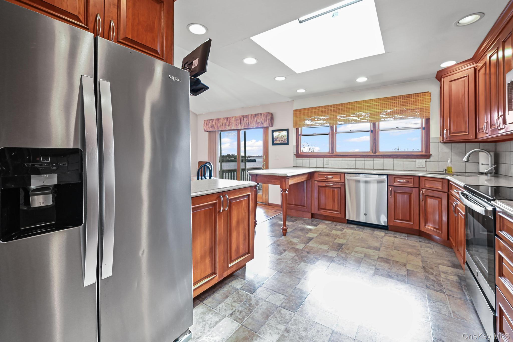 #8 photo, 4068 Darby Lane, Seaford , NY 11783