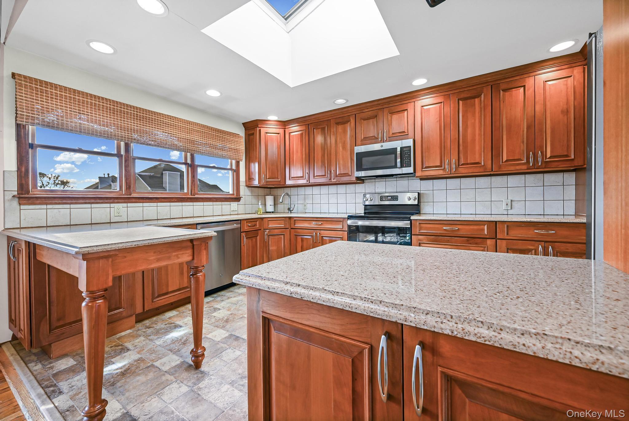 #9 photo, 4068 Darby Lane, Seaford , NY 11783