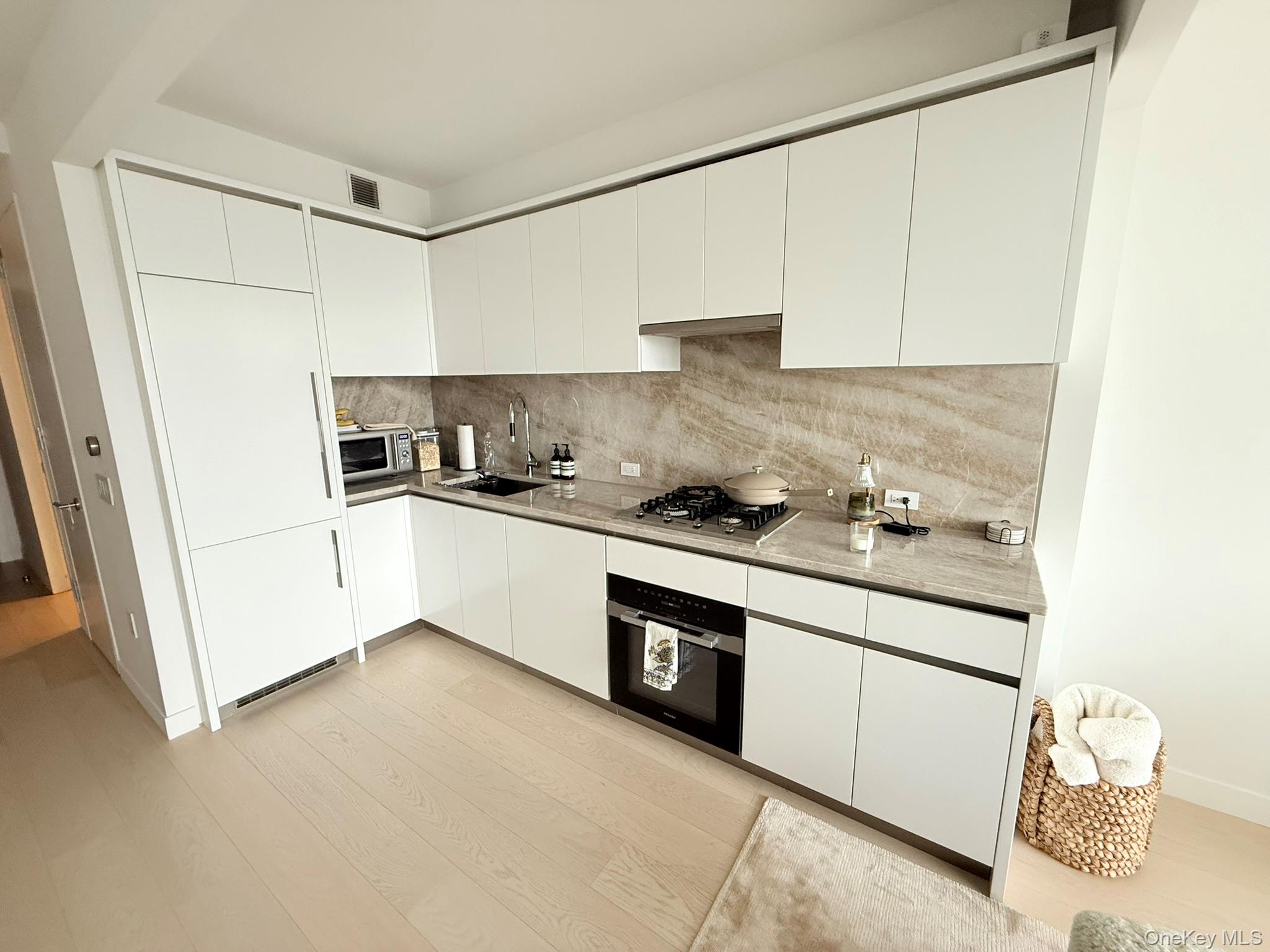 #4 photo, 450 Washington Street, New York (Manhattan) , NY 10013