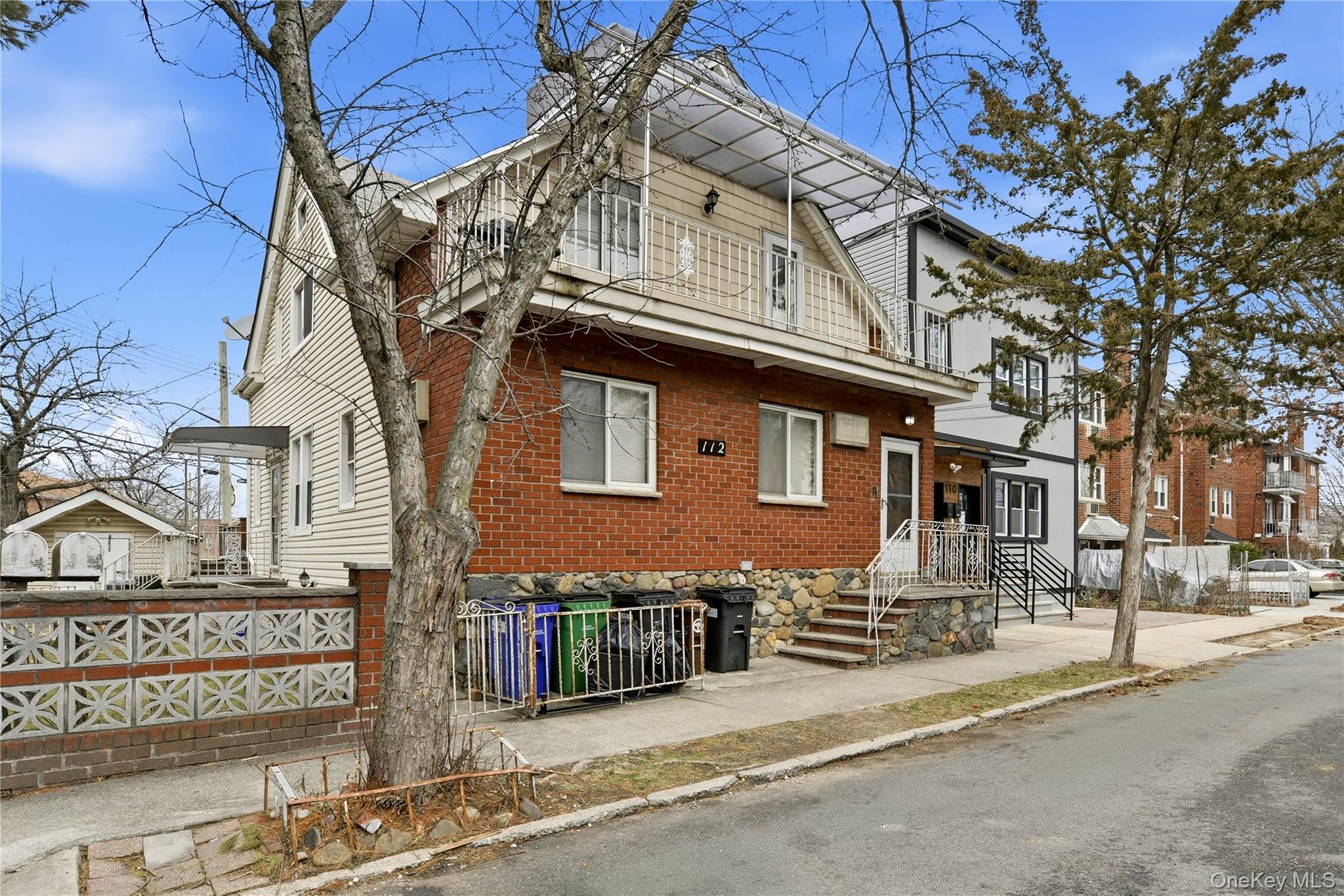 #1 photo, 112 Walnut Street, फॉरेस्ट हिल्स Forest Hills , NY 11375