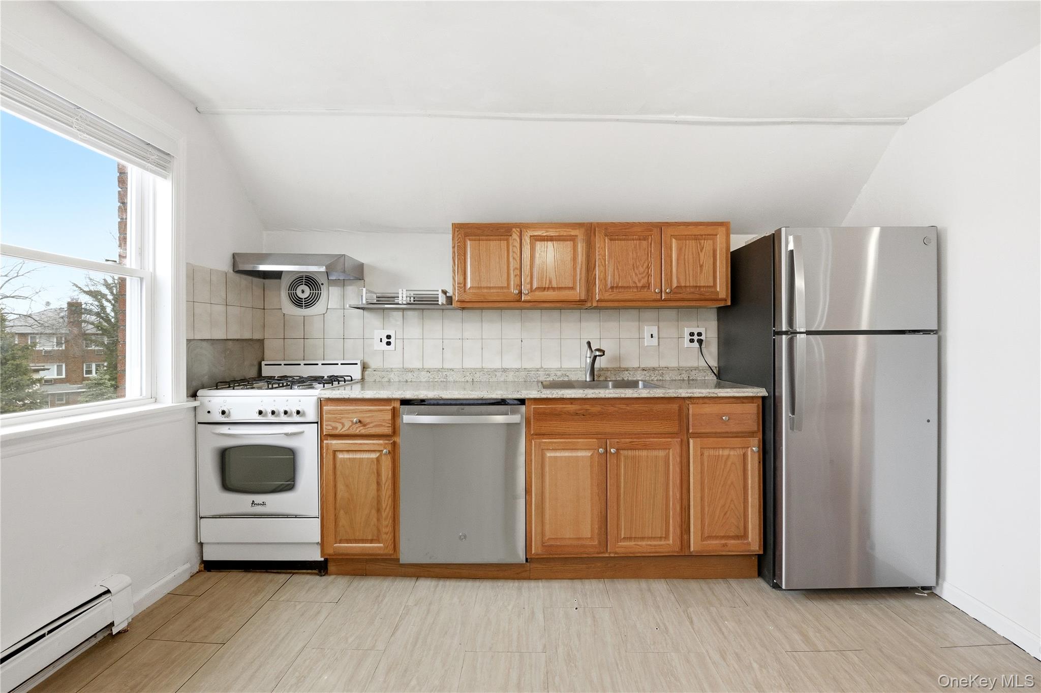 #10 photo, 112 Walnut Street, फॉरेस्ट हिल्स Forest Hills , NY 11375