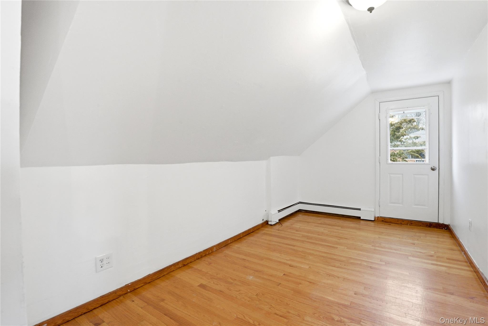 #19 photo, 112 Walnut Street, फॉरेस्ट हिल्स Forest Hills , NY 11375