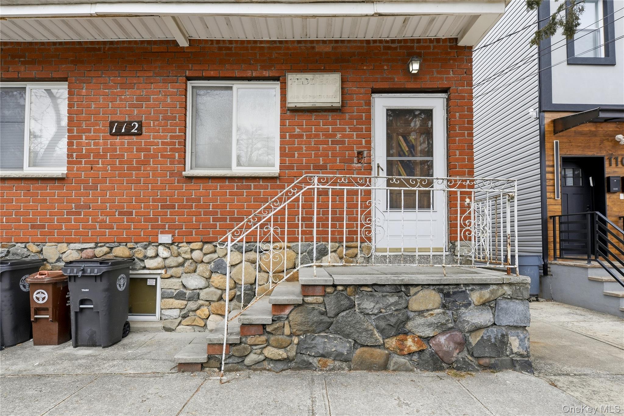 #2 photo, 112 Walnut Street, फॉरेस्ट हिल्स Forest Hills , NY 11375