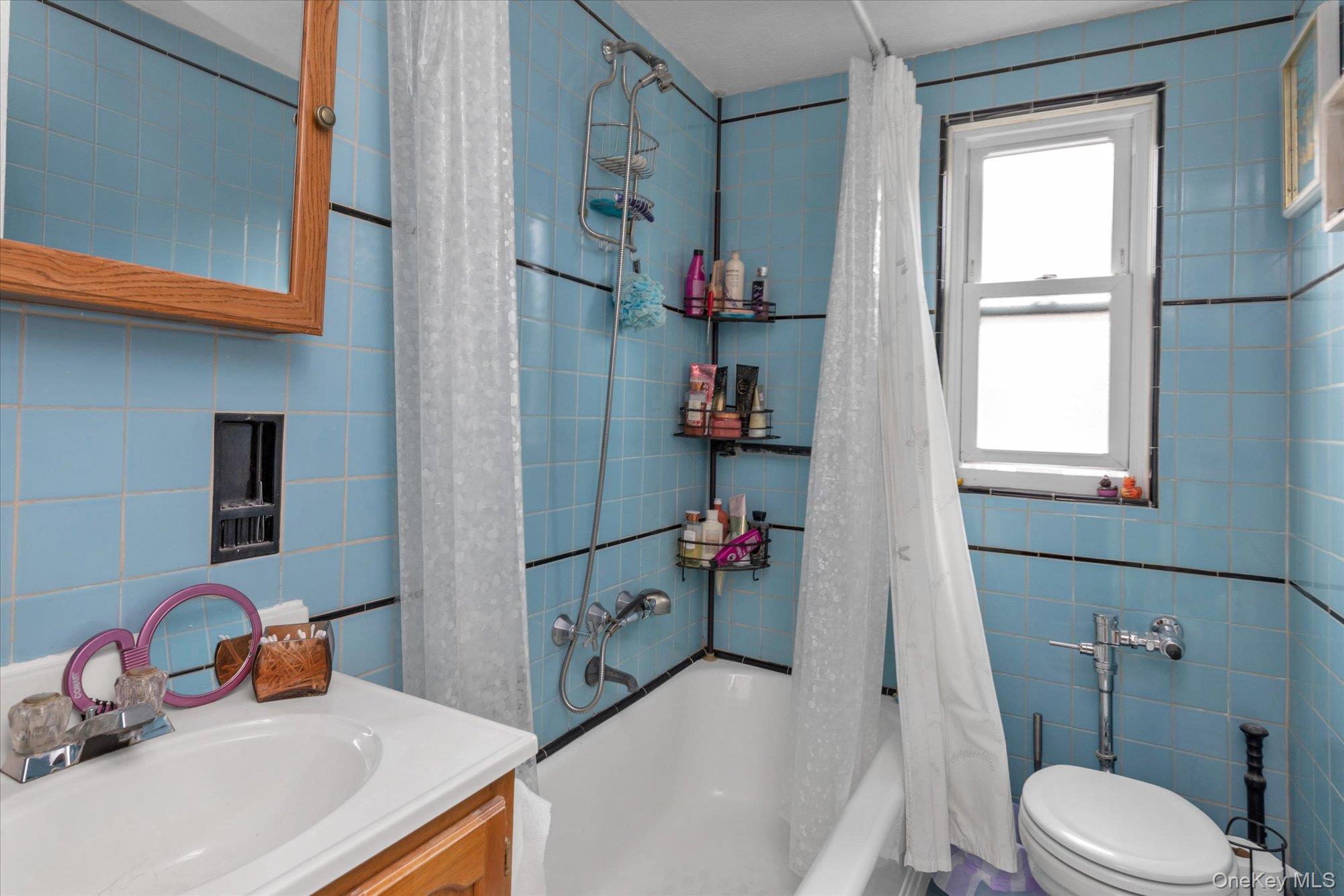 #7 photo, 207-04 42 Avenue, Bayside , NY 11361