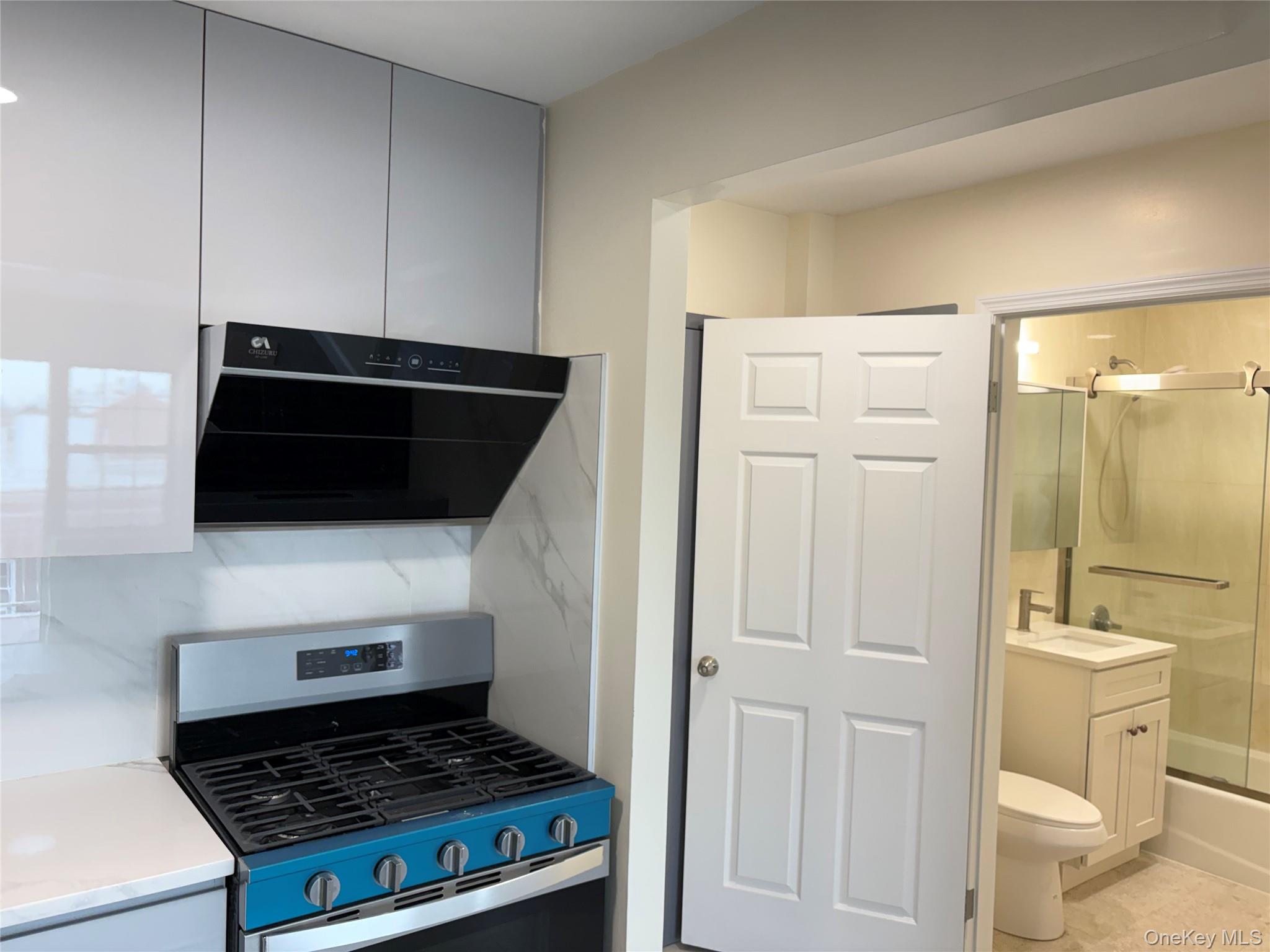 #10 photo, 41-35 67th Street, كوينز Woodside , NY 11377