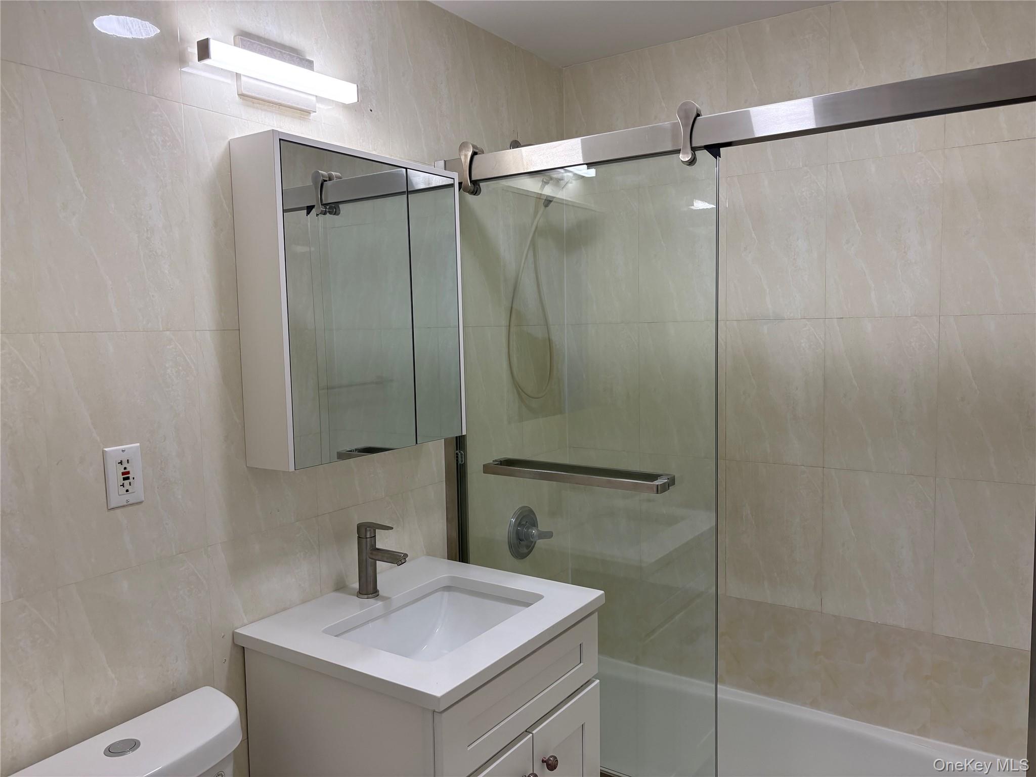 #12 photo, 41-35 67th Street, كوينز Woodside , NY 11377