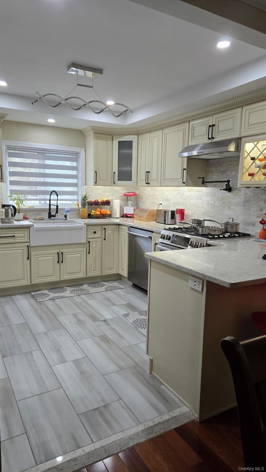 #9 photo, 90-17 207th Street, كوينز Queens Village , NY 11428