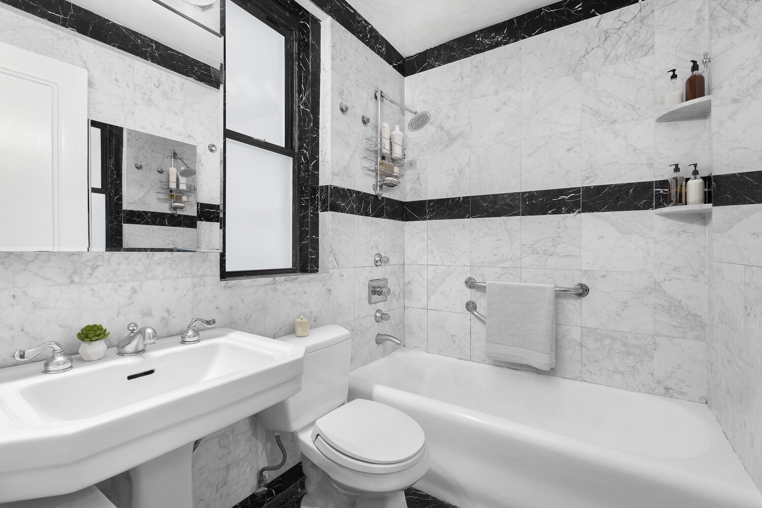 #11 photo, 41 W 72ND Street, Upper West Side , NY 10023