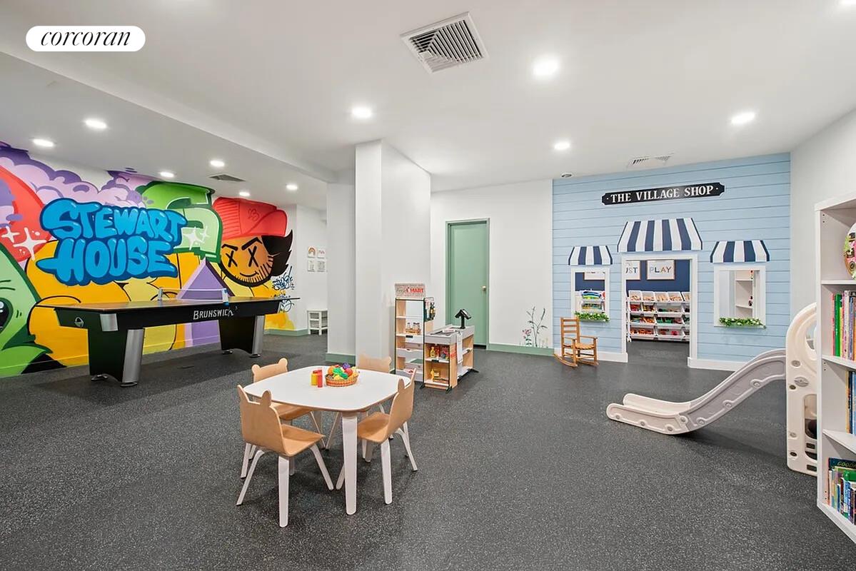 #21 photo, 70 E 10TH Street, Greenwich Village , NY 10003