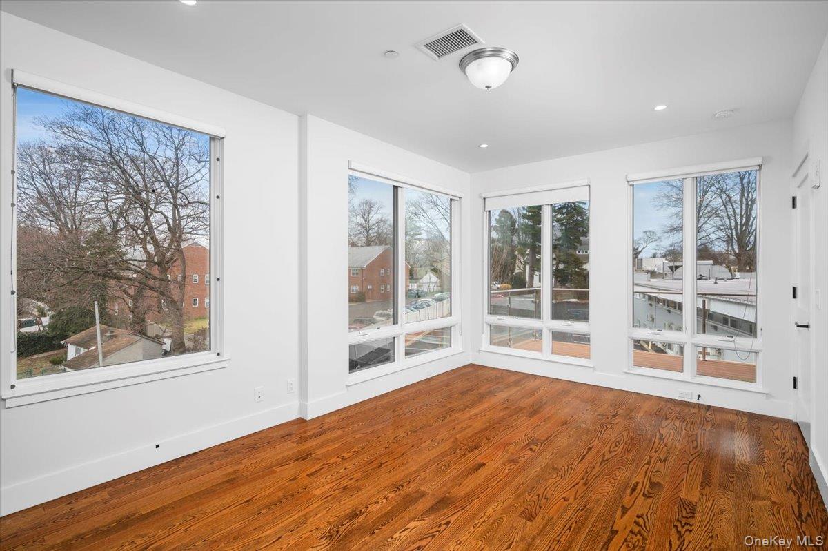 #14 photo, 422 E Boston Post Road, Mamaroneck , NY 10543