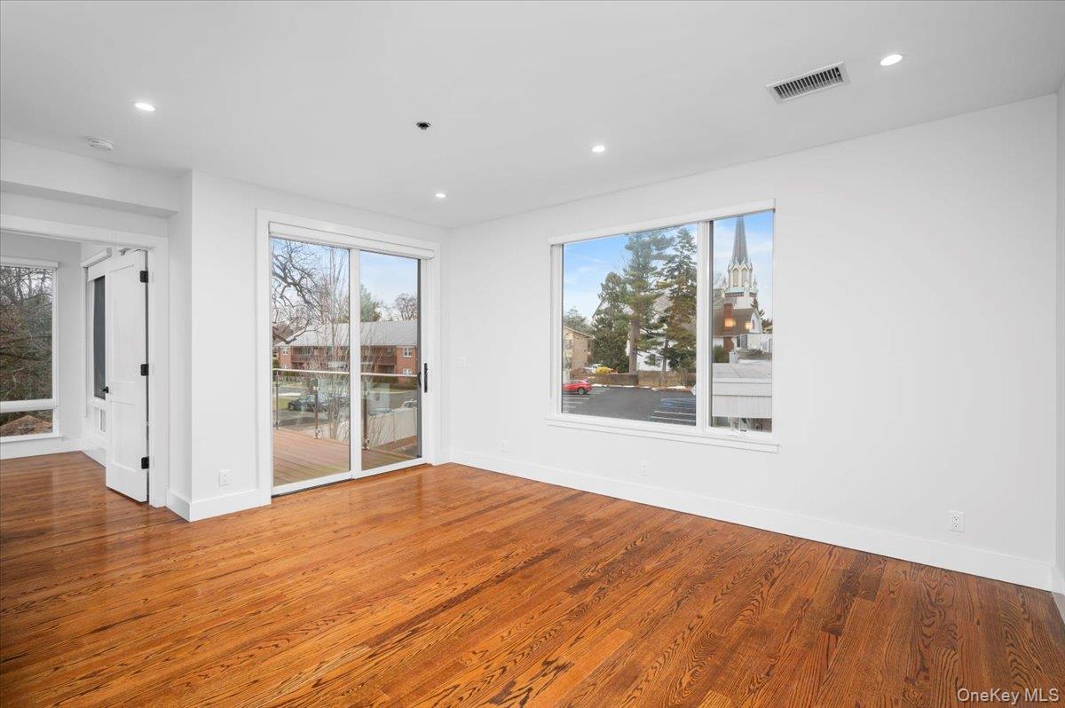 #8 photo, 422 E Boston Post Road, Mamaroneck , NY 10543