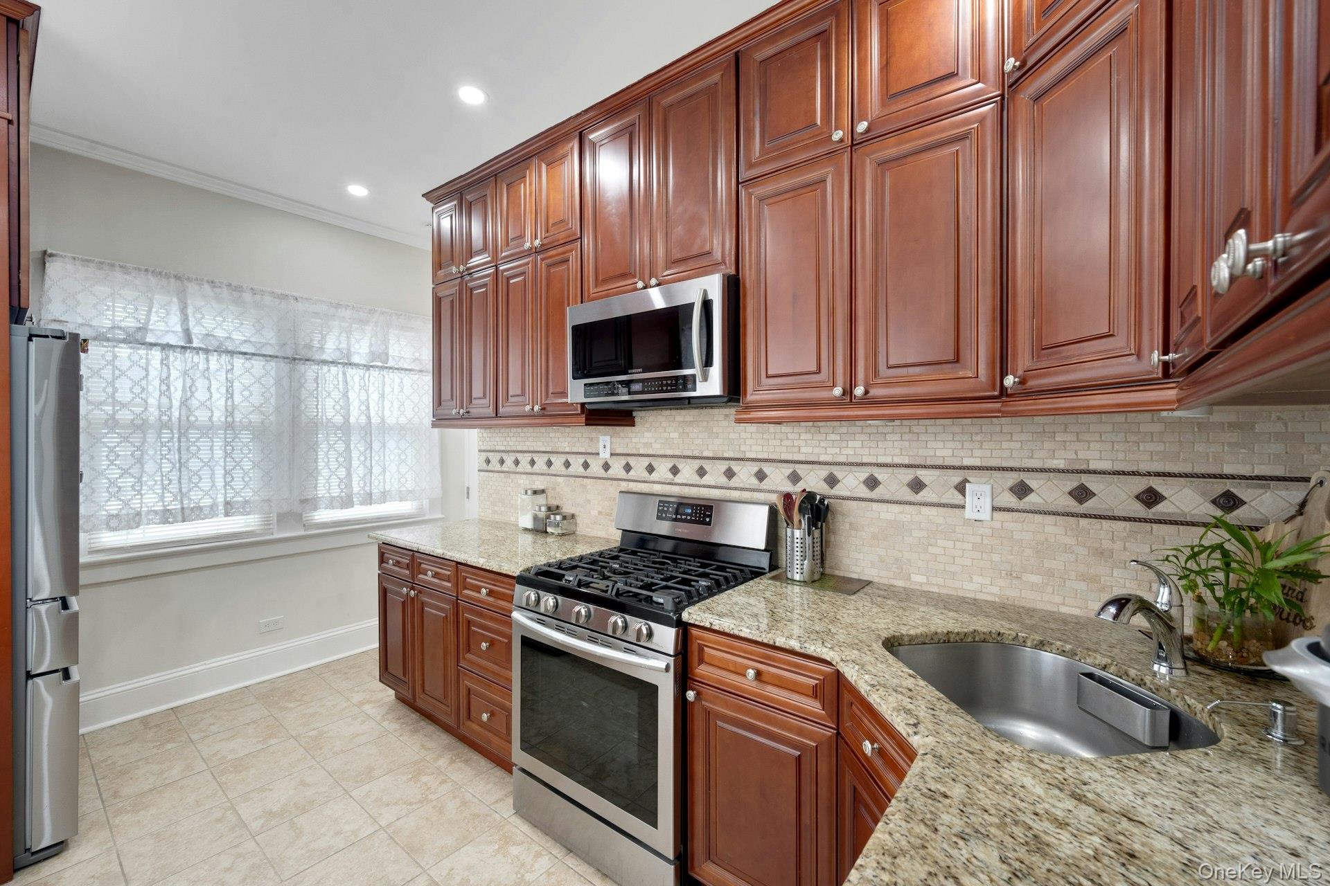 #3 photo, 102C Edgewater Park, 브롱크스 Bronx , NY 10465