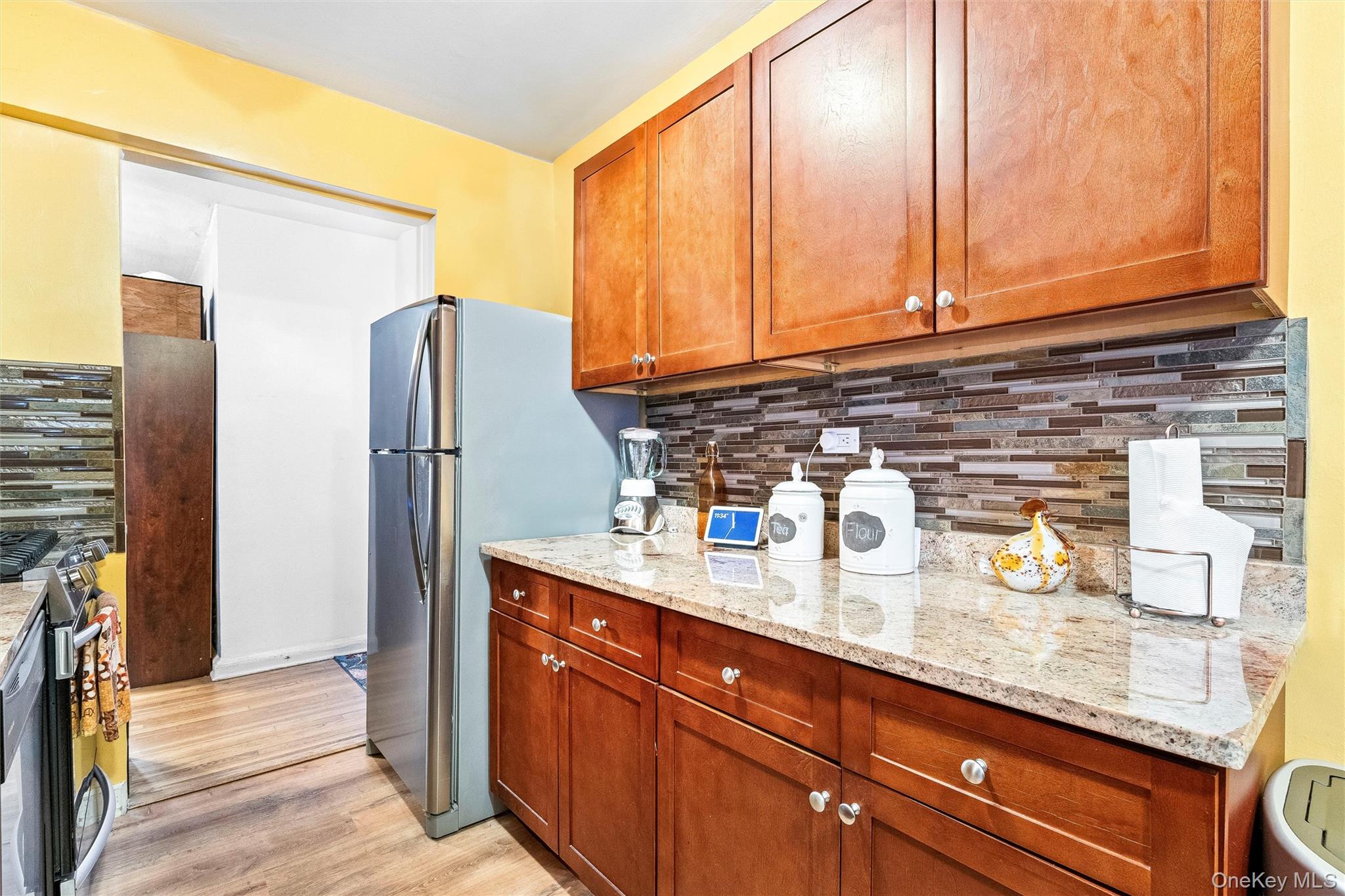 #11 photo, 2080 Barnes Avenue, Бронкс ‖ Bronx , NY 10462