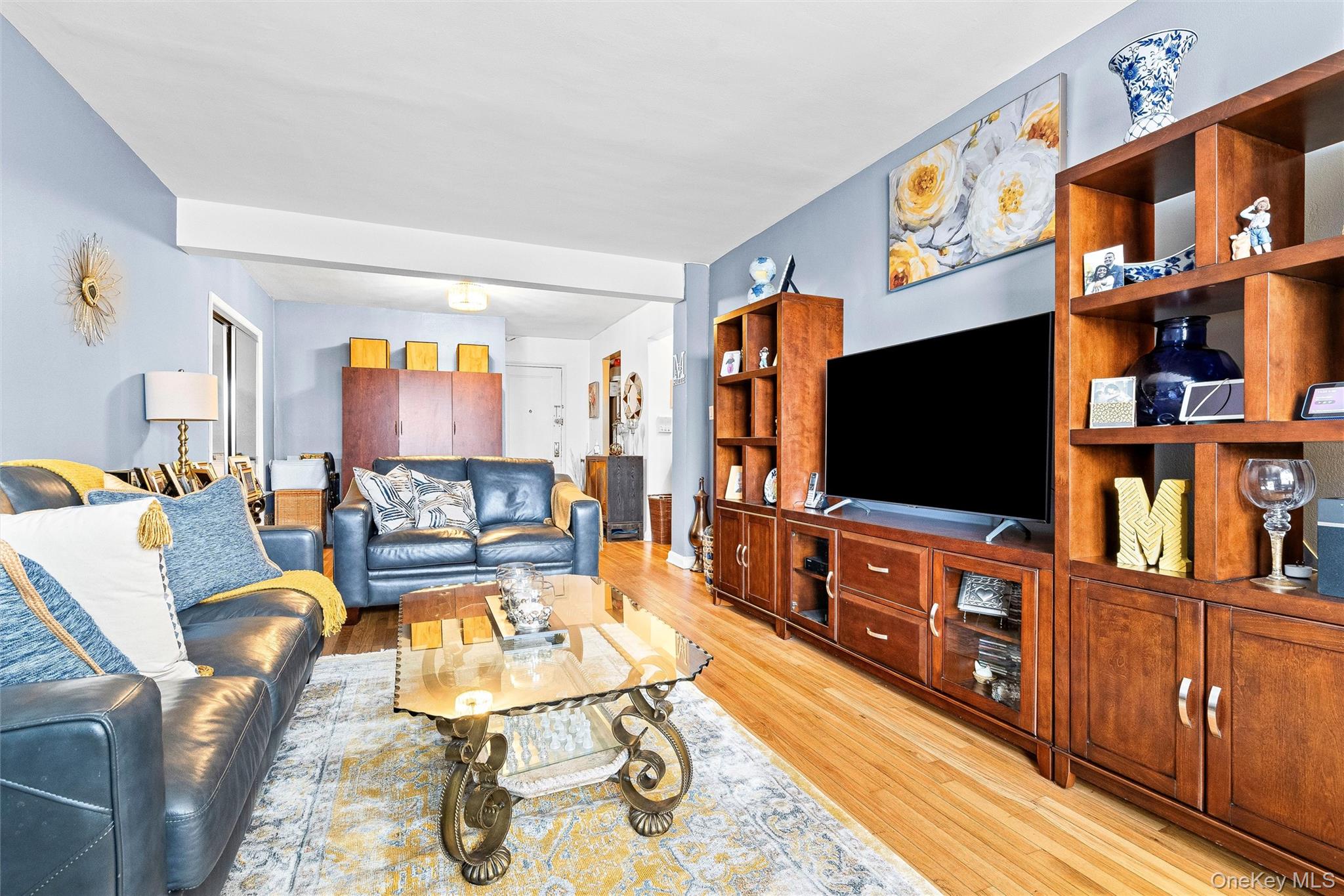 #20 photo, 2080 Barnes Avenue, Бронкс ‖ Bronx , NY 10462