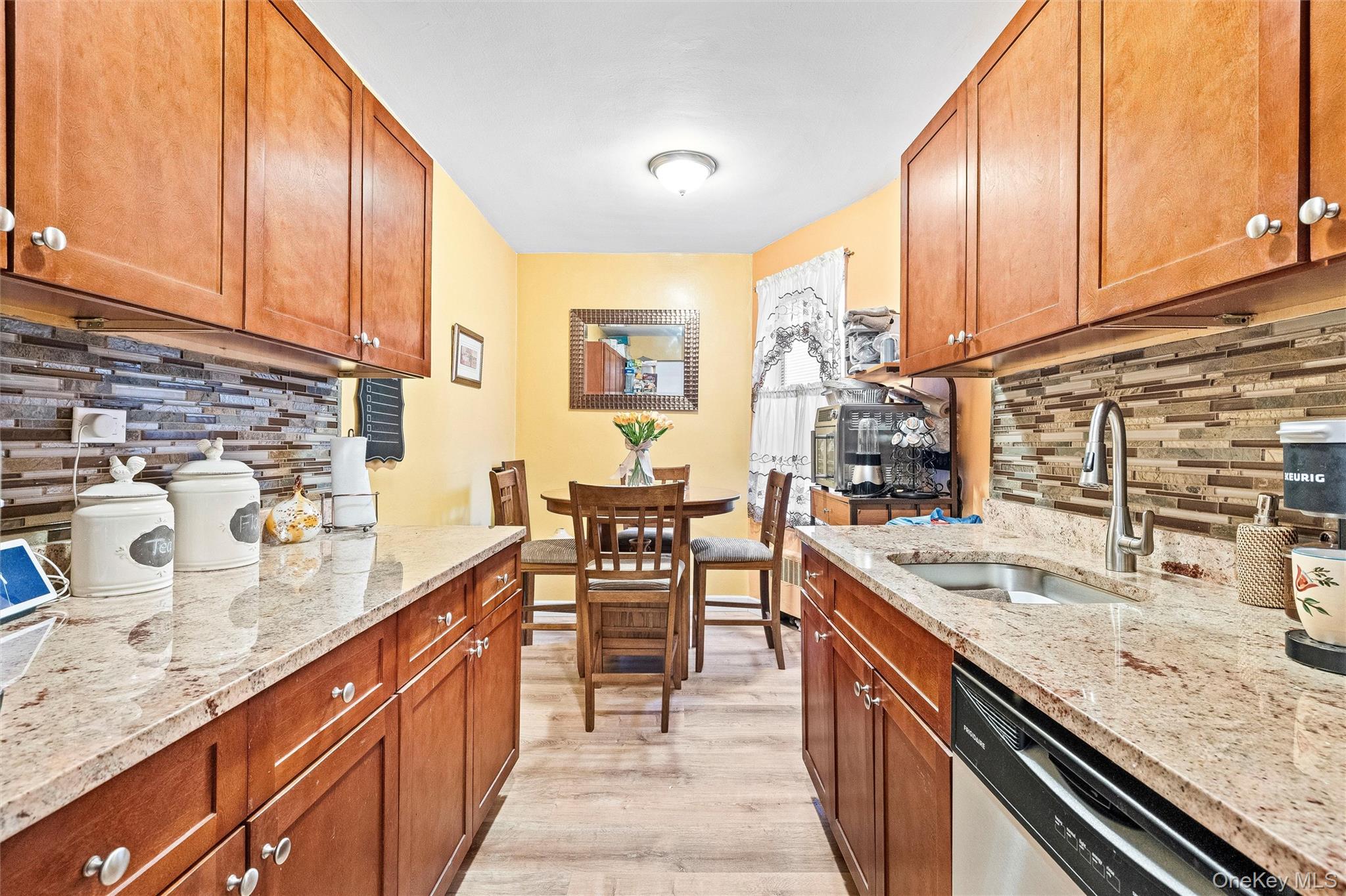 #9 photo, 2080 Barnes Avenue, Бронкс ‖ Bronx , NY 10462